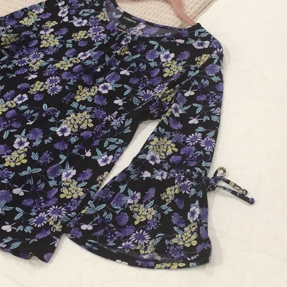 Liz Claiborne Black Floral Blouse Flare Sleeve with decorative tie Size M
